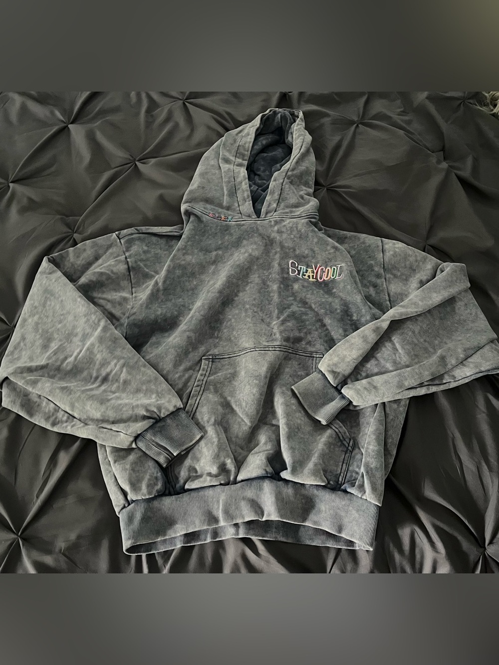 STAYCOOL Faded Grey Sweatshirt w/Colorful flair - M
